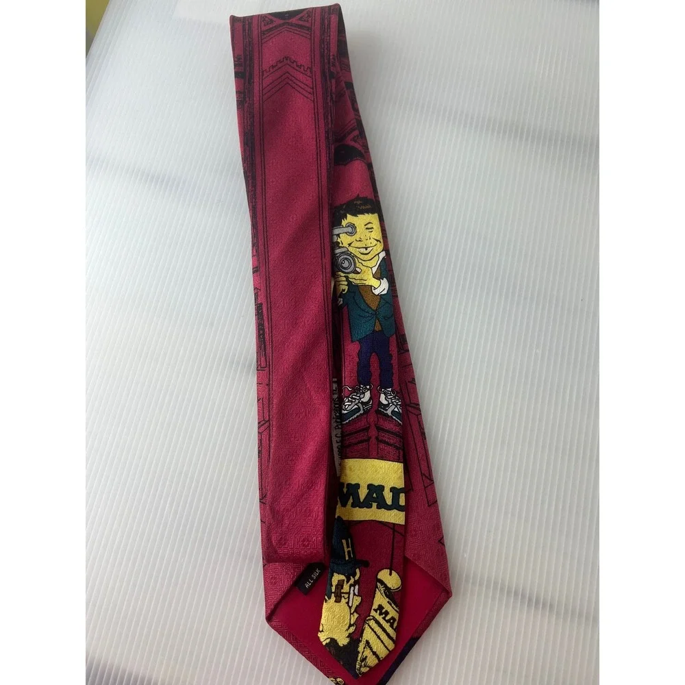 Vintage 1992 MAD Magazine Alfred E Neuman‎ Silk Tie Red Burgundy Camera NWT 90s